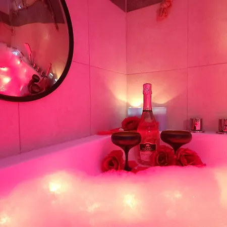 公寓 Jacuzzi & Sauna Nad Morzem 格但斯克