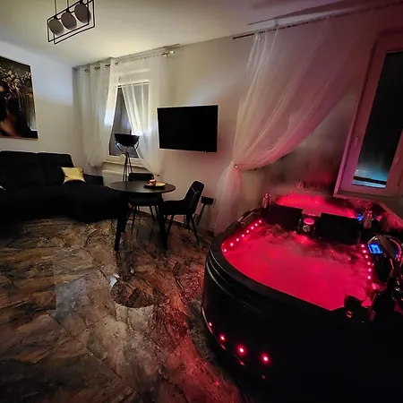 Апартаменты Jacuzzi & Sauna Nad Morzem *