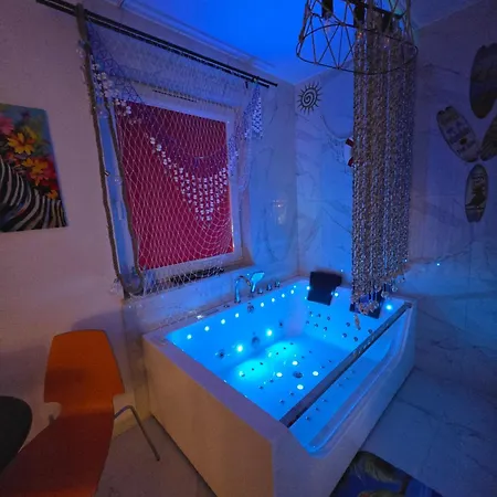 Jacuzzi & Sauna Nad Morzem Appartamento *